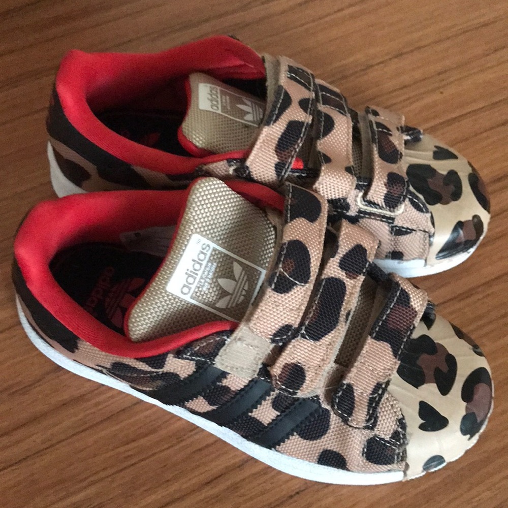 New children’s Velcro leopard adidas.